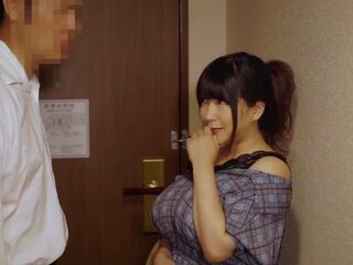 Japānieši piegāde veselība super krūtainas studente nejauši introduces durvis par skolotāja klients