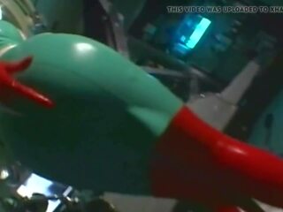 Bien connu japonais infirmière milks manhood en rouge latex gants