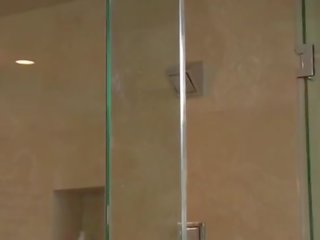Masažistė cutie dušas čiulpimas