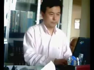 Chinese bos likes sekretaris fucks for others to see
